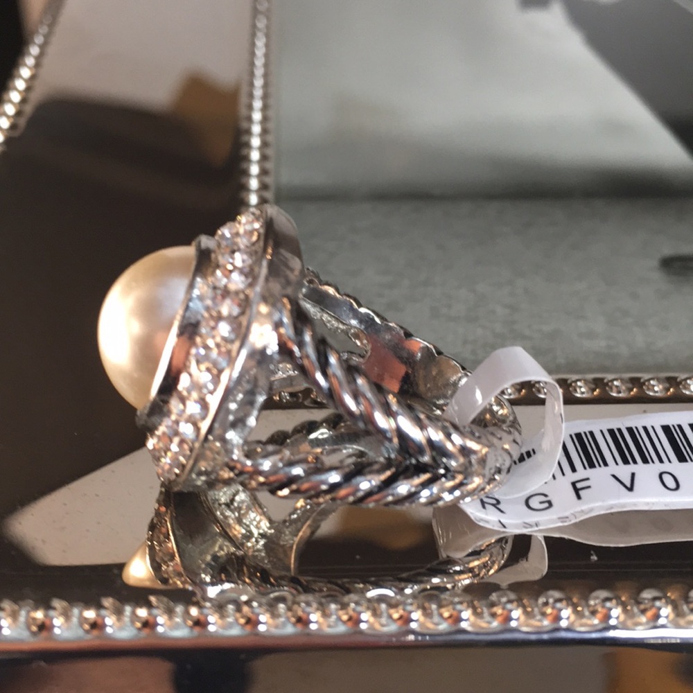 Gorgeous Faux pearl With white rhinestones - Picture 3 of 5